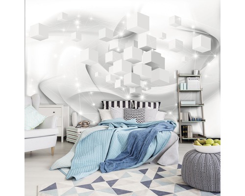 Schlafzimmer mit Fototapete mit abstraktem Würfelmuster, Bett, Sessel und Regalen