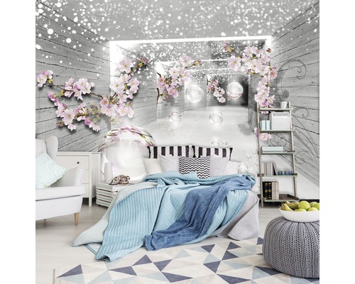 Schlafzimmer mit Fototapete mit Kirschblütenmotiv, Bett und Möbeln