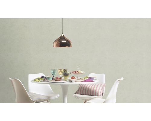 Esszimmer mit Esstisch, Stühlen und Hängelampe