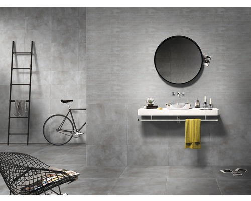 Modernes Badezimmer mit grauen Fliesen, rundem Spiegel und stilvollen Accessoires