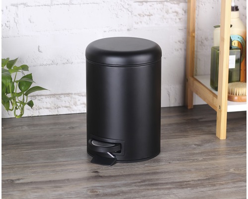 Schwarzer Treteimer aus Metall