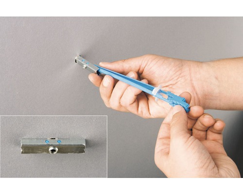 Montage einer Metallrahmendübel mit Montagewerkzeug