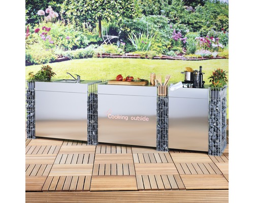 Outdoor-Küche mit Spüle, Arbeitsfläche und Stauraum im Garten