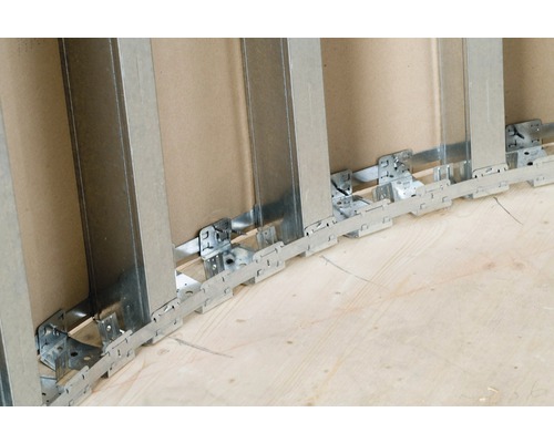 Metallständerwerk für den Innenausbau mit dazugehörigen Montageteilen.