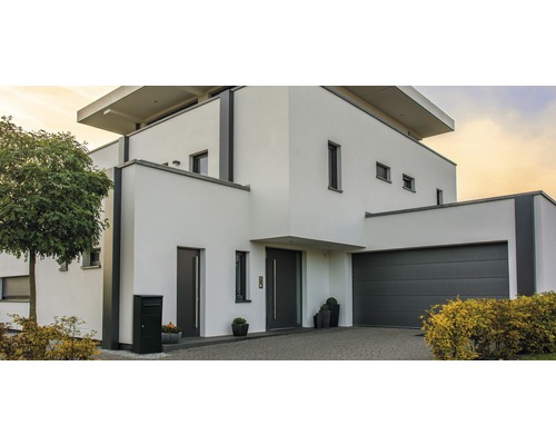 Modernes Haus mit Garage, Haustür und Briefkasten