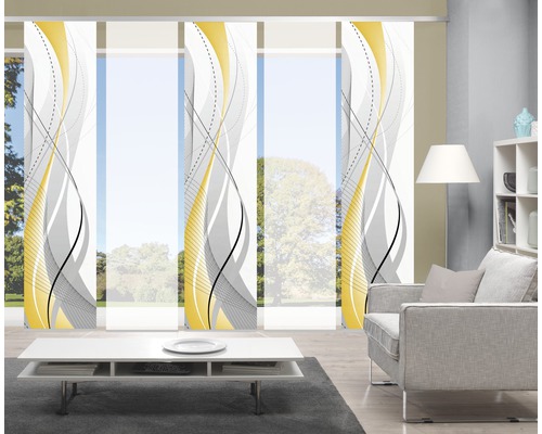 Raumansicht mit Schiebevorhängen mit grafischem Muster