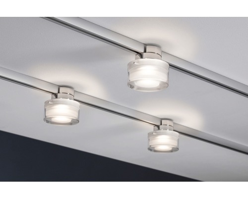 Deckenschiene mit drei runden Strahlern aus Metall und Glas
