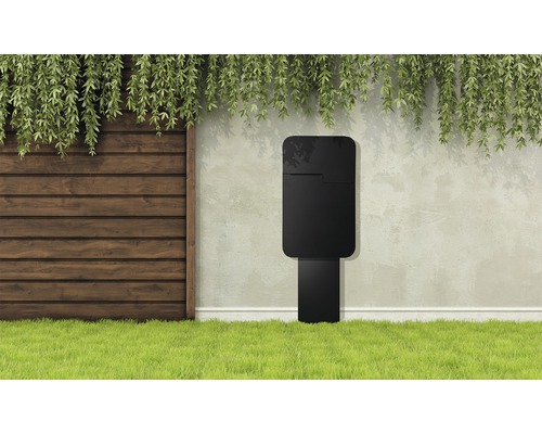 Schwarze Ladestation für Elektrofahrzeuge im Außenbereich