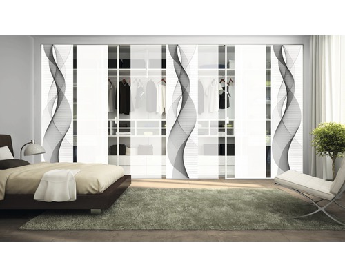 Schlafzimmer mit großem Schiebetürenschrank und Designelementen