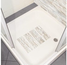 Badezimmer mit Dusche und Duschwanneneinlage
