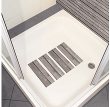 Dusche mit Duschmatte im Holzdesign