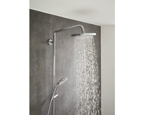 Duschsäule mit Kopfbrause und Handbrause im Badezimmer