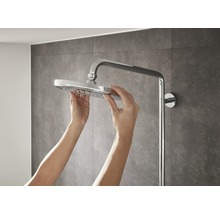 Montage einer Duscharmatur mit Kopfbrause im Badezimmer.