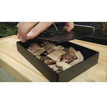 Räucherbox aus Gusseisen mit Holzchips und Deckel