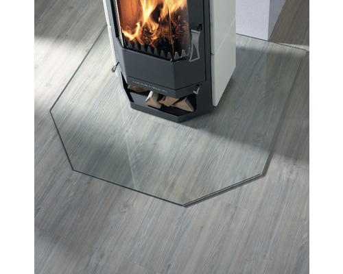 Kaminofen mit Glasbodenplatte zum Schutz des Bodens