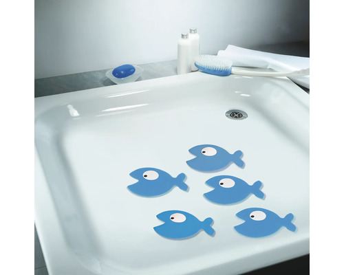 Duschwanne mit Anti-Rutsch-Aufklebern in Fischform für mehr Sicherheit im Badezimmer