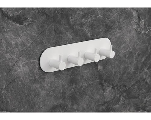 Weiße Wandhakenleiste mit vier Haken zur Befestigung an der Wand