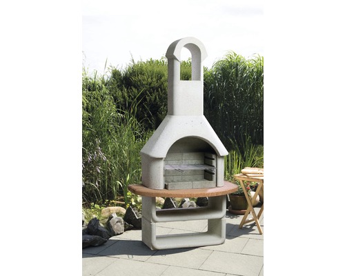 Gartengrillkamin aus Stein mit Holztisch und Regal