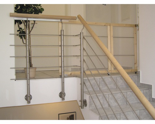 Treppe mit Edelstahlgeländer und Kindersicherung