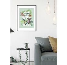 Gerahmtes Dschungelbuch-Poster mit der Aufschrift Keep the wild in you über einem Sofa und einem Tisch
