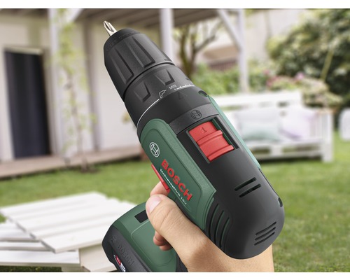 Akkuschrauber in Hand