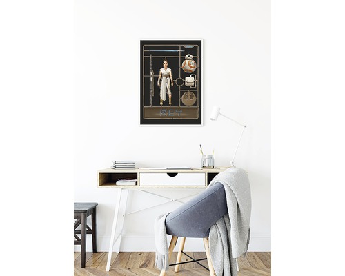 Gerahmtes Star Wars Rey Poster über einem Schreibtisch