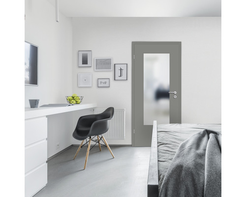 Modernes Schlafzimmer mit Schreibtisch und Innentür mit Glaseinsatz