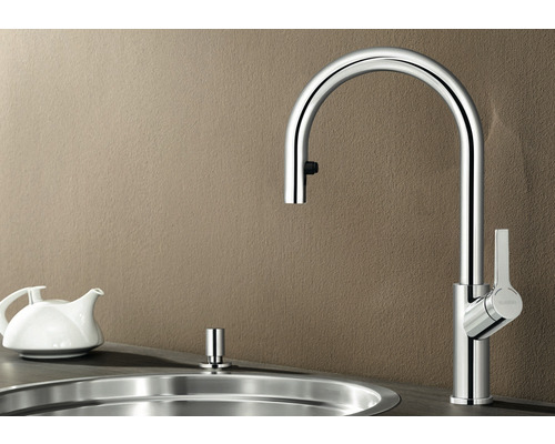 Küchenspüle mit Einhebelmischer, Spülmittelspender und Teekanne