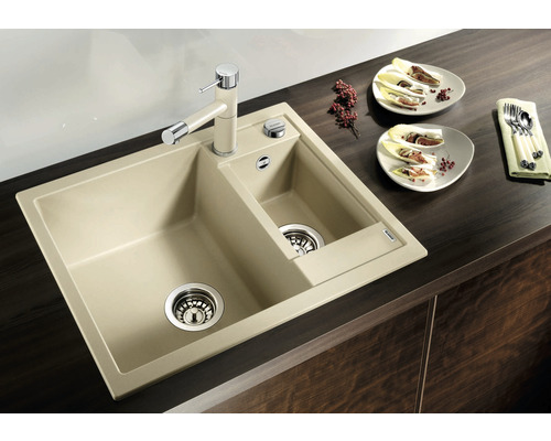 Spültisch mit zwei Becken und Armatur