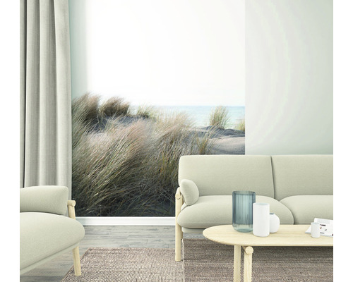 Wohnzimmer mit Sofa und Strandtapete