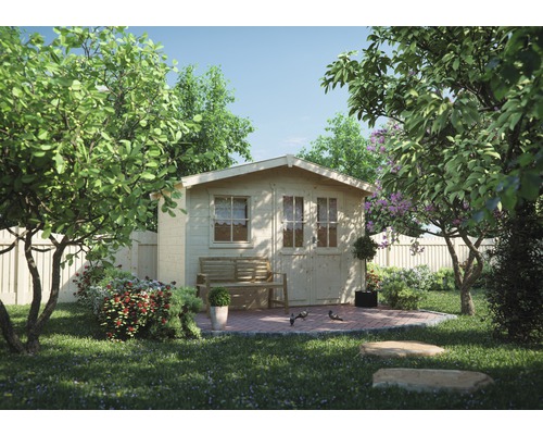 Garten mit Holzgartenhaus, Bank und Bepflanzung