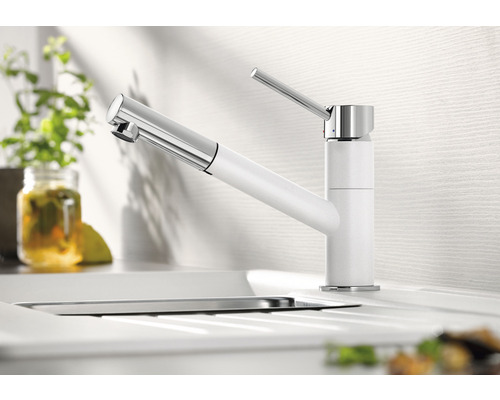 Küchenarmatur mit schwenkbarem Auslauf aus Metall