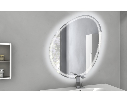 Ovaler Badezimmerspiegel mit Beleuchtung über einem Waschbecken