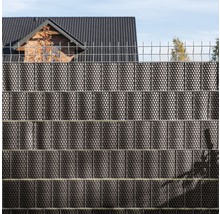 Doppelstabmattenzaun mit Sichtschutzstreifen vor einem Haus