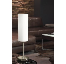 Tischleuchte im Wohnzimmer mit Sofa