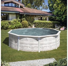 Freistehendes Schwimmbecken aus Holz im Garten