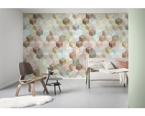 Wohnraum mit geometrischer Würfel Tapete, Sessel und Sofa
