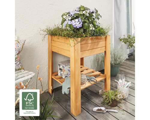 Hochbeet aus Holz mit Ablage und bepflanztem Blumenkasten