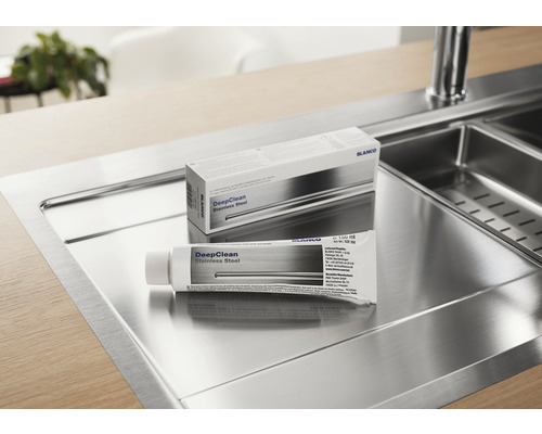 Blanco Deep Clean Edelstahlreiniger auf einer Edelstahlspüle