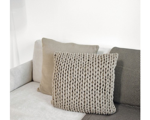 Dekorative Kissen auf einem Sofa