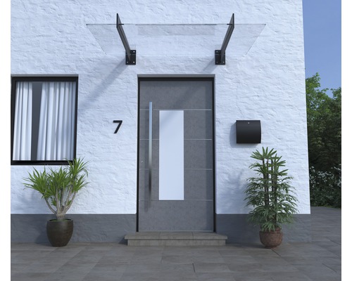Hausfassade mit Vordach aus Glas und Haustür