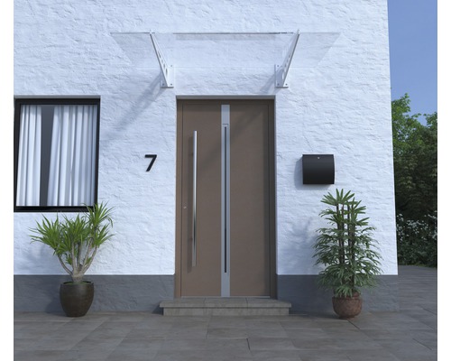 Hausfassade mit Haustür, Briefkasten und Vordach