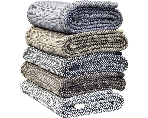 Stapel verschiedener Textildecken