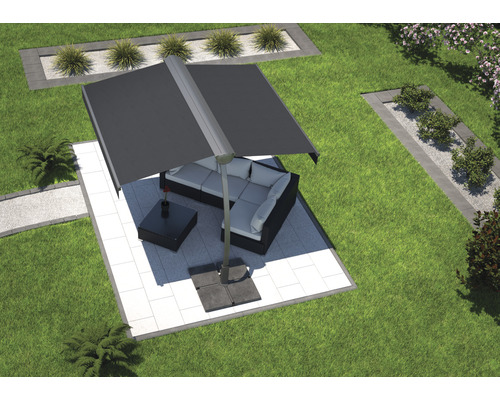 Gartenansicht mit Sonnenschirm und Sitzgruppe auf gepflasterter Fläche