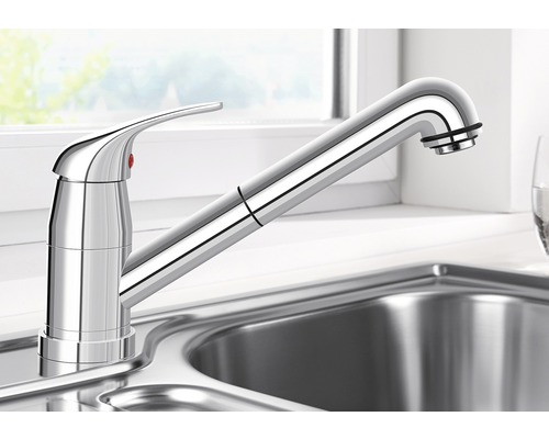 Küchenarmatur aus Metall im Spülbecken