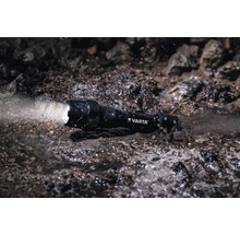 Varta Logo Taschenlampe im Wasser