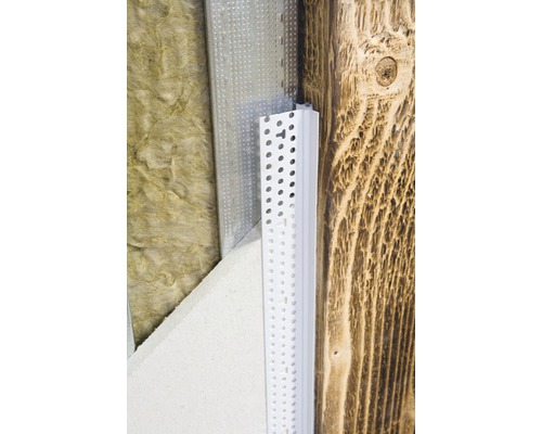 Detailansicht einer Wandkonstruktion mit Dämmung, Metallprofilen und Eckschutzschiene