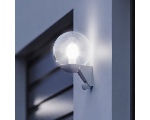 Kugelförmige Außenwandleuchte mit Lampe
