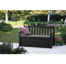 Gartenbank mit Stauraum und Kissen im Garten