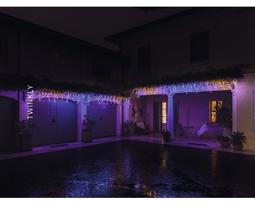 Hausfassade mit Twinkly Lichterkette zur Dekoration